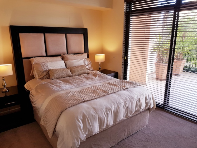 Цены на Luxurious Apartment in Century City в Кейптауне