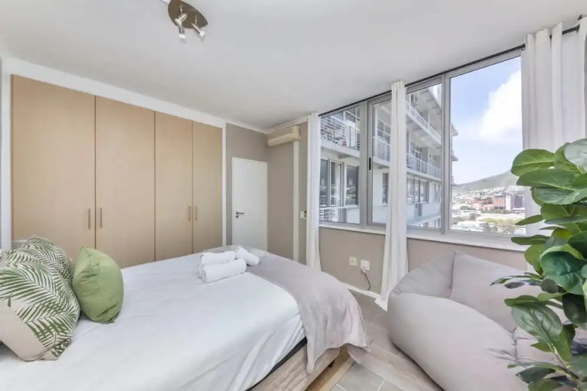 Picturesque 2BD Apartment With Table Mountain View — комфортный отель в Кейптауне