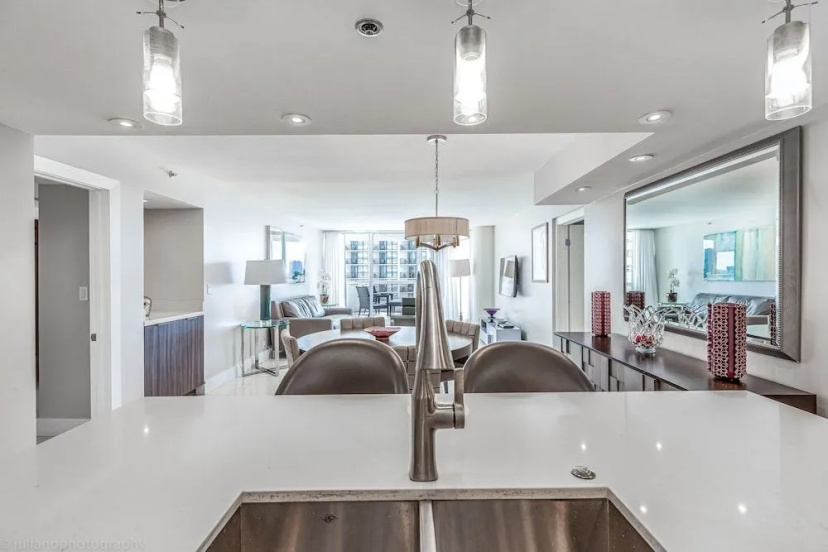 The Terrace on the Bay Close to Miami Beach — комфортный отель в Майами