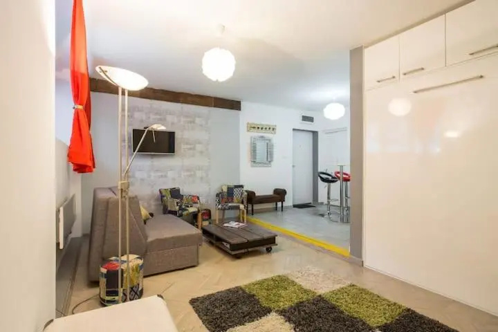 Apartment Francuska 16a — забронировать отель в Белграде