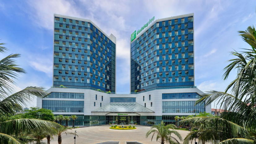 Holiday Inn Haikou West Coast by IHG — отель с удобствами в Хайкоу