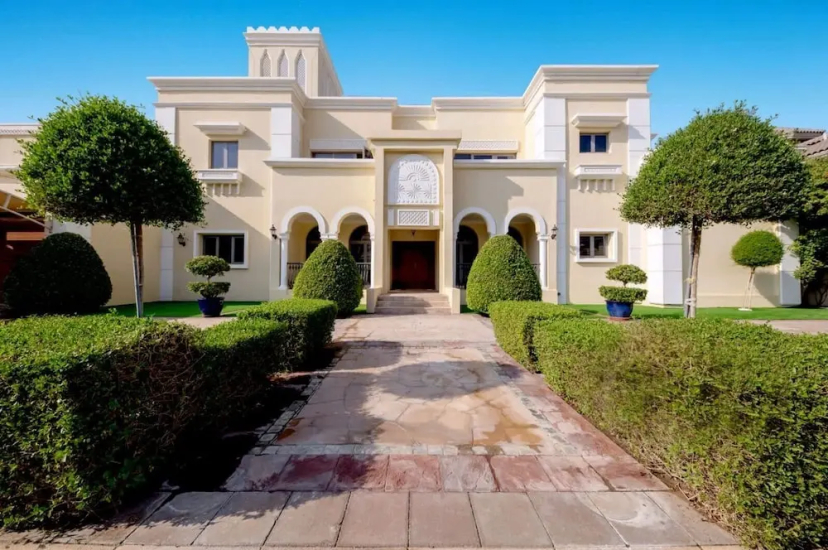 Beautiful 7 Bedrooms Villa A10 - Villas_and_Bungalows in ดูไบ - Photo 1