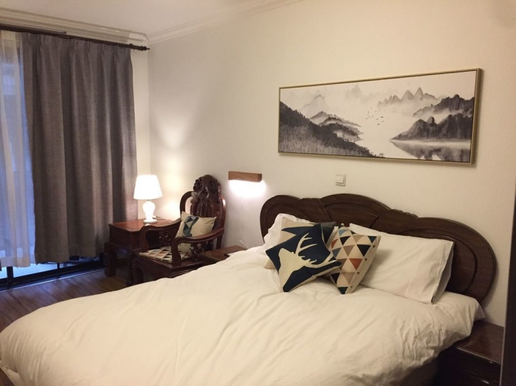 Henry's Apartment Xinchang Road — забронировать отель в Шанхае