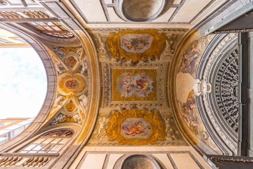 Palazzo Maddaloni Sweet Home By Napoliapartments — отель с удобным расположением в Неаполе