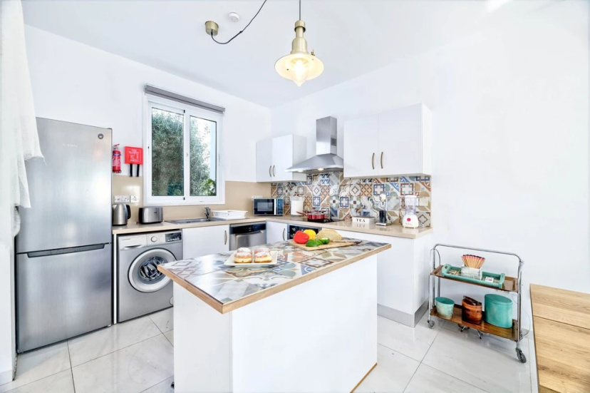 Selenite Villa — забронировать отель в Протарас