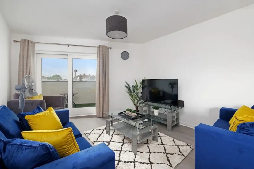 Town Center 2 bed Serviced Apartment 8 — забронировать отель в Лондоне