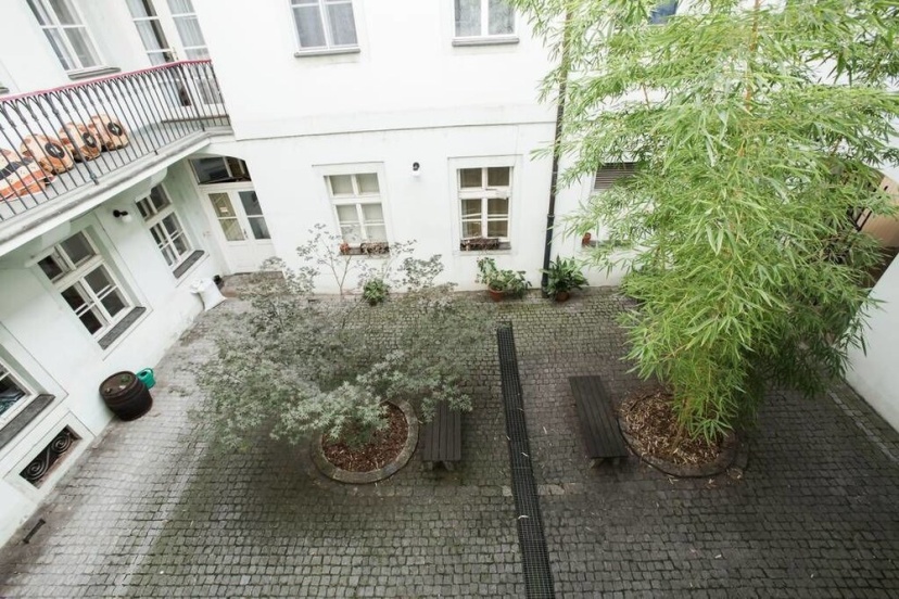 Beautiful Apartment Near Charles Bridge 3 — отель в Праге, Чешская Республика