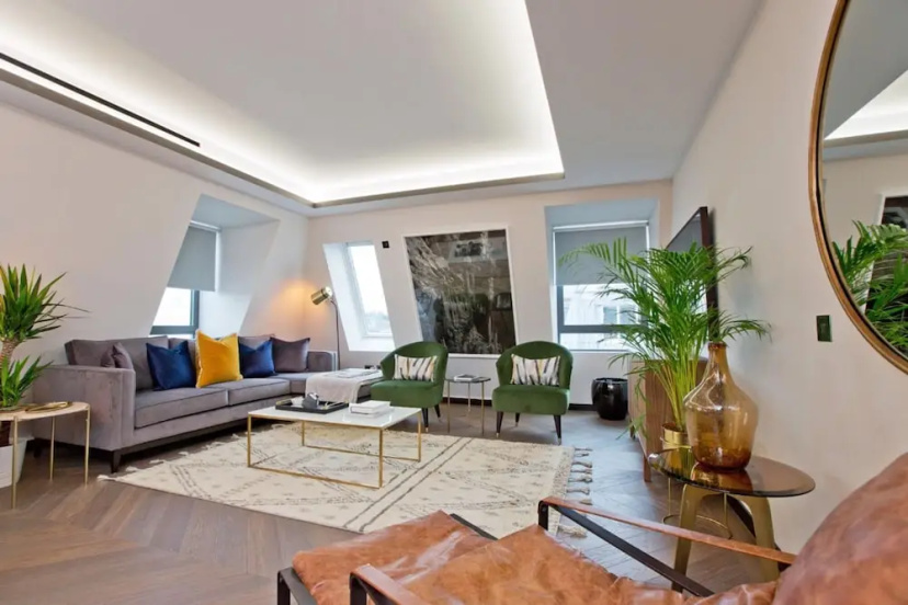 2-bed Deluxe Apt 621 — отель с удобствами в Лондоне