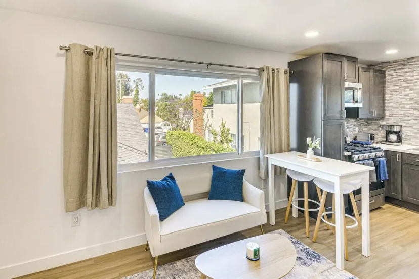 Цены на 4 Mi to Sofi Stadium: Pet-friendly LA Area Home в Лос-Анджелесе