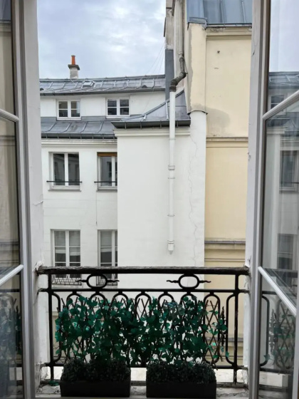 Wonderful Bright Studio - Ile Saint Louis — забронировать отель в Париже