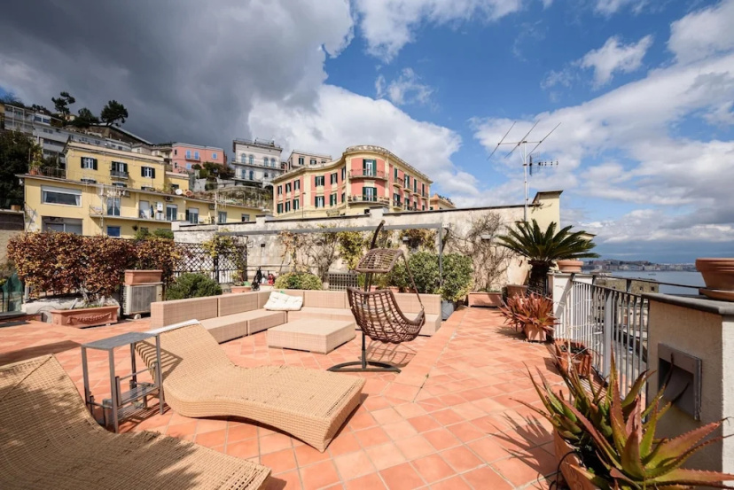 Via Posillipo 335 in Naples — отель с удобствами в Неаполе