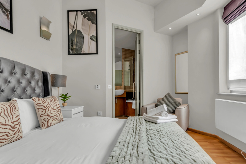 Luxurious Lawrence House Serviced Apartment — забронировать отель в Лондоне