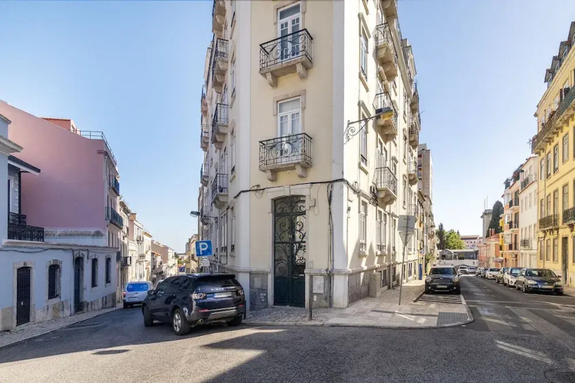 Classic Beauty & Modern Retreat In Príncipe Real — отель с удобствами в Лиссабоне