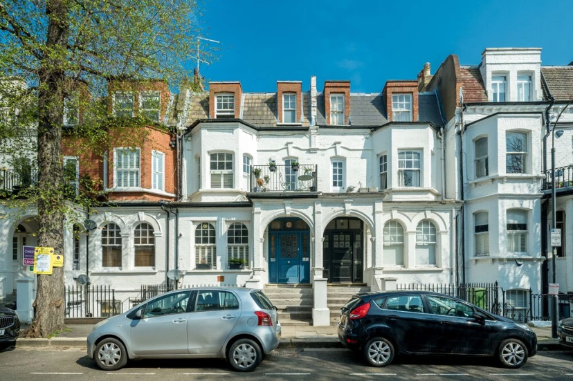 Цены на JOIVY Captivating 1-Bed Flat In Fulham в Лондоне