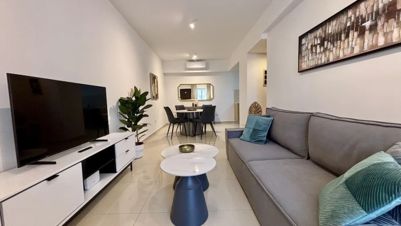 Zavos Aqua Park Club Apt — отель с удобствами в Лимассол