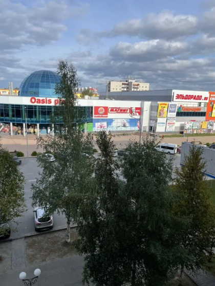 Апартаменты рядом с Оазис Плаза в 3-м микрорайоне — отель с удобным расположением в Нягань