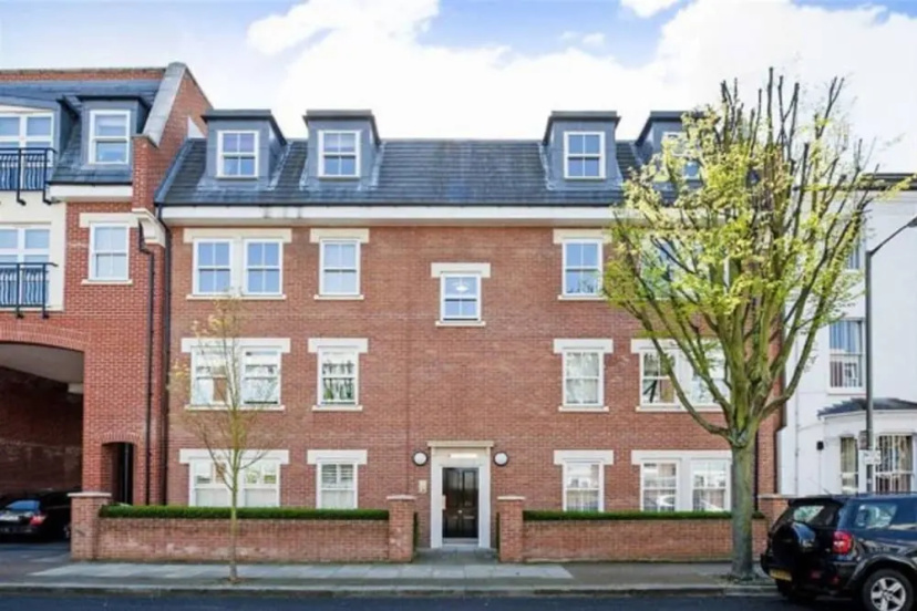 Modern 1 Bedroom Flat in Battersea — забронировать отель в Лондоне