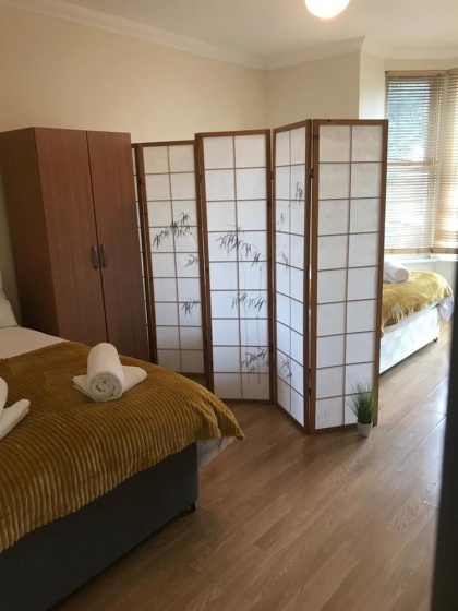 4 Bedroom, 8 bed Apartment,free Parking — комфортный отель в Лондоне