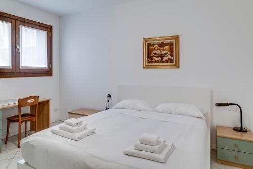 Amazing Bright Apartment Near Bicocca Village — отель в Милане, Италия