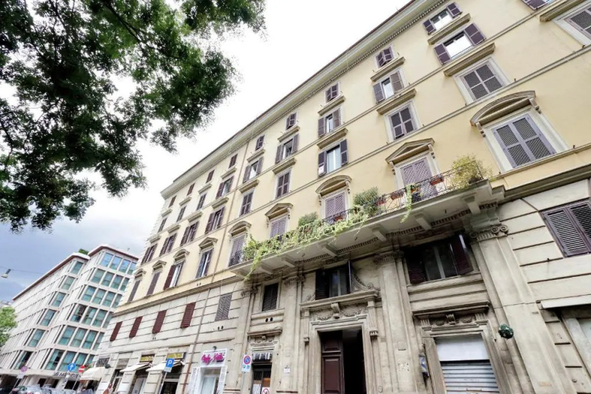 4bnb - Cavour Square Apartment — отель с удобным расположением в Риме