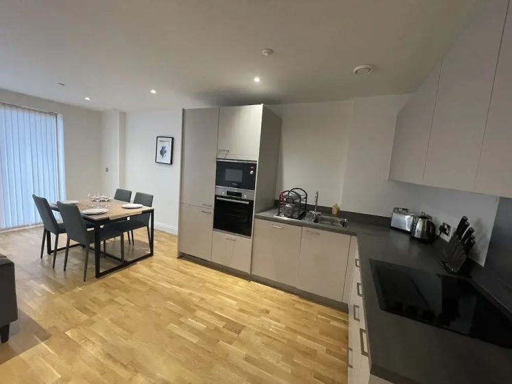 Remarkable 2-bed Apartment in London — забронировать отель в Лондоне