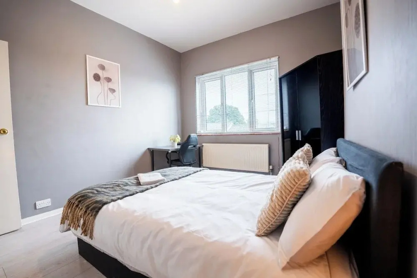 London City Escape - Stylish 2 Bedroom Apartment — отель с удобствами в Лондоне
