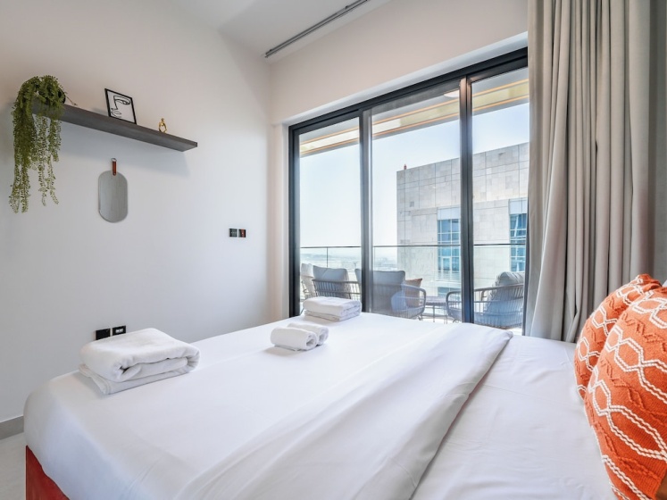 Jaw-Dropping Canal Views From This Stylish Condo — отель с удобствами в Дубае