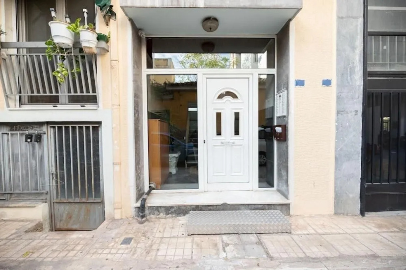 Renovated lovely aptm near to Acropolis — отель с удобствами в Афины