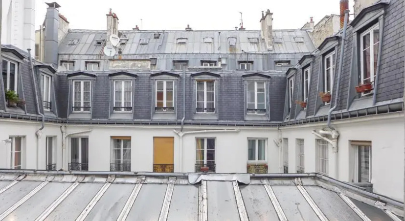 Цены на A Journey in the Heart of Paris в Париже