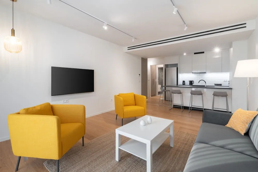 Цены на LIV Athinum 1 - Luxury Apartment 4C в Афины