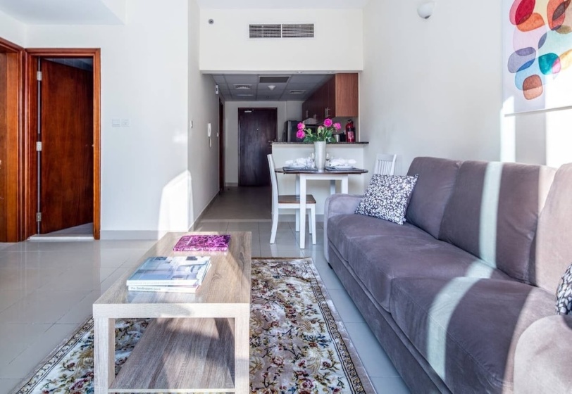 Lovely 1BR in Sports City With Golf Course Views! — отель с удобствами в Дубае