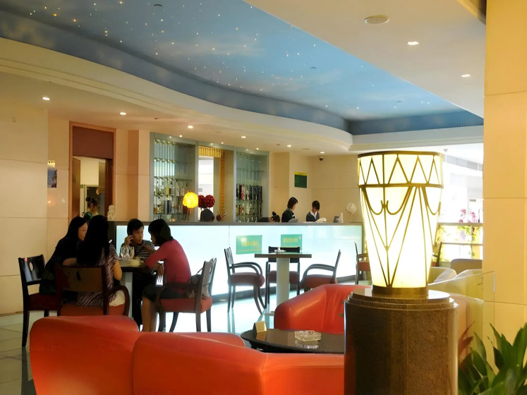 Golden Sea View Hotel Haikou — отель в удобной локации в Хайкоу