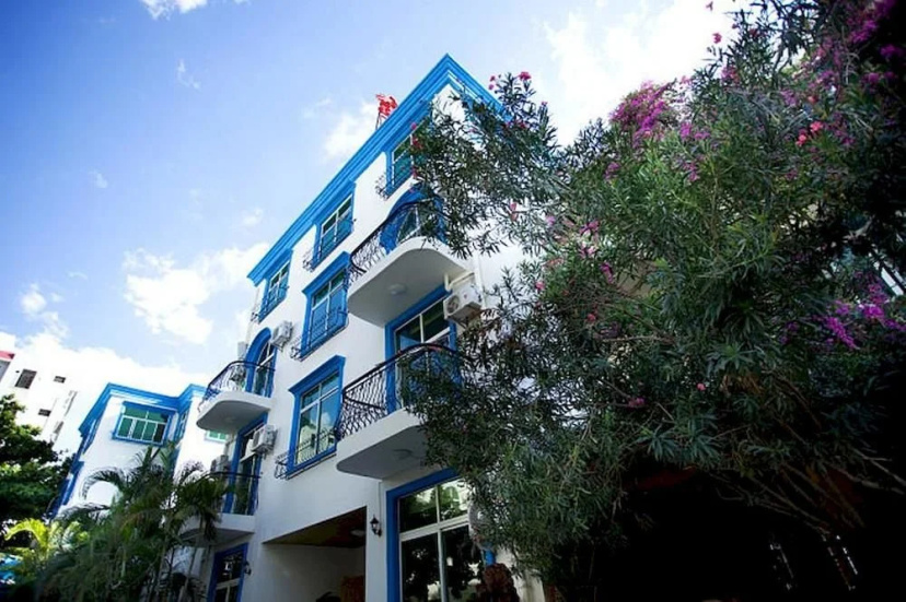 One-mete Seaside Villa — забронировать отель в Санье