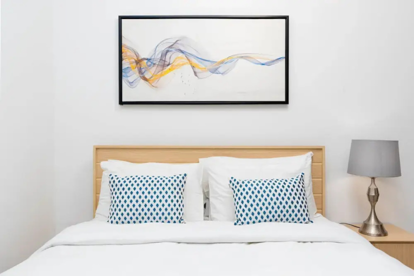 Whitesage - Sophisticated and Homey apartment Near to Metro — отель с удобным расположением в Дубае