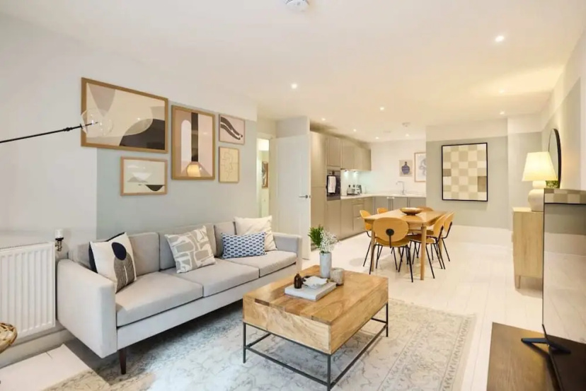 The River Lea Escape - Charming & Bright 2bdr Flat — комфортный отель в Лондоне