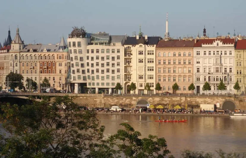 Riverfront Apartment — отель с удобным расположением в Праге