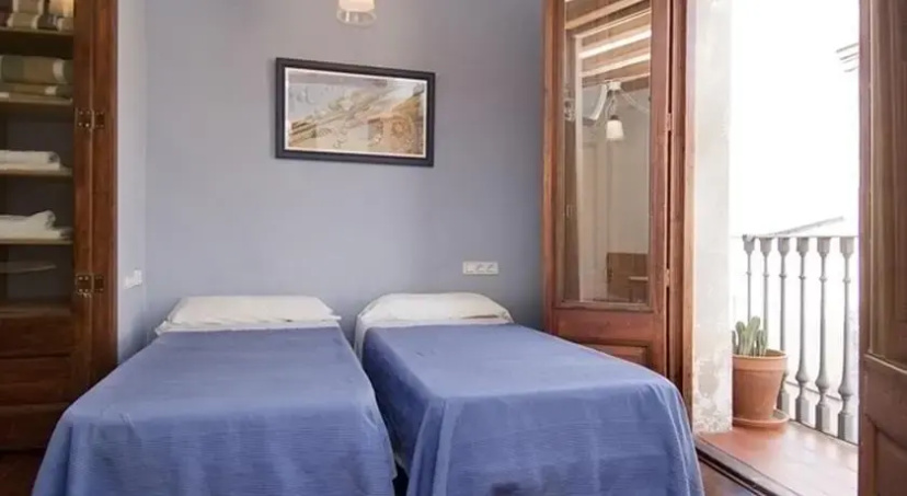 Light Bay Las Ramblas — отель с удобствами в Барселоне