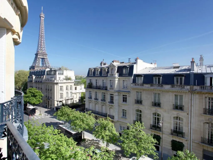 Outstanding 2 bedrooms with a terrific Eiffel Tower view — забронировать отель в Париже