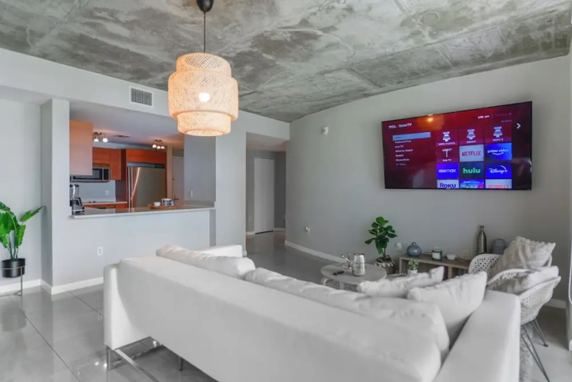 Amazing Family Apt with Pool at Midblock Miami — комфортный отель в Майами