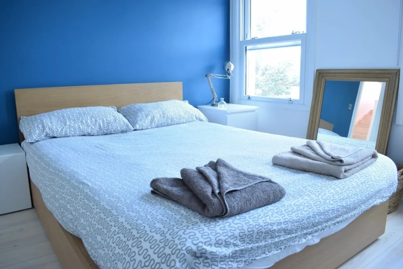 Newly Refurbished 2 Bedroom Property in Peckham — отель с удобным расположением в Лондоне