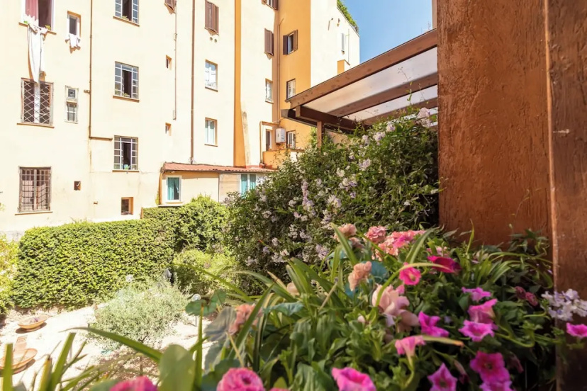 Monti  Apartments — отель с удобным расположением в Риме