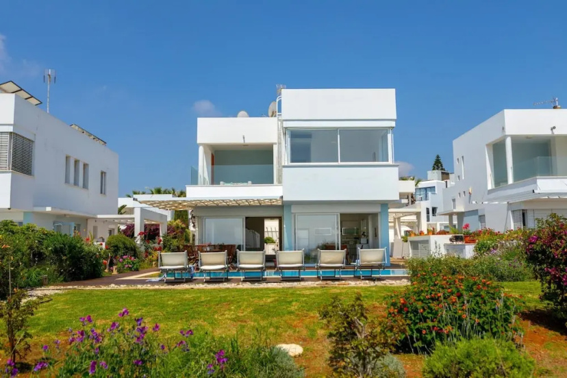 Protaras Seafront Villa Alia — комфортный отель в Протарас