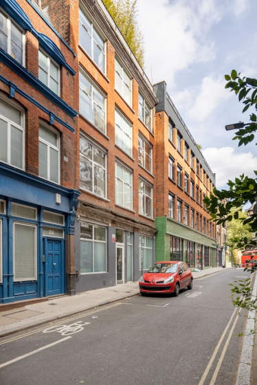 Цены на Central Holborn,lovely & bright with AC в Лондоне