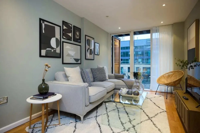 The Millharbour Retreat - Elegant 1bdr Flat With Balconies — отзывы гостей и цены
