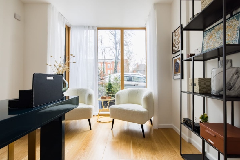 Цены на The Putney Arms - Bright 4BDR Mews Home wiith Garden and Patio в Лондоне