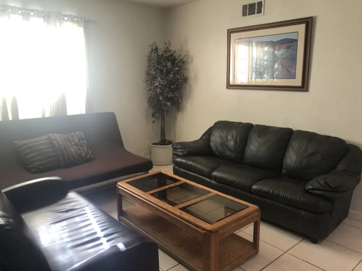 Comfy 3 Bedroom Home 3 — отель в Лос-Анджелесе, Соединенные Штаты Америки