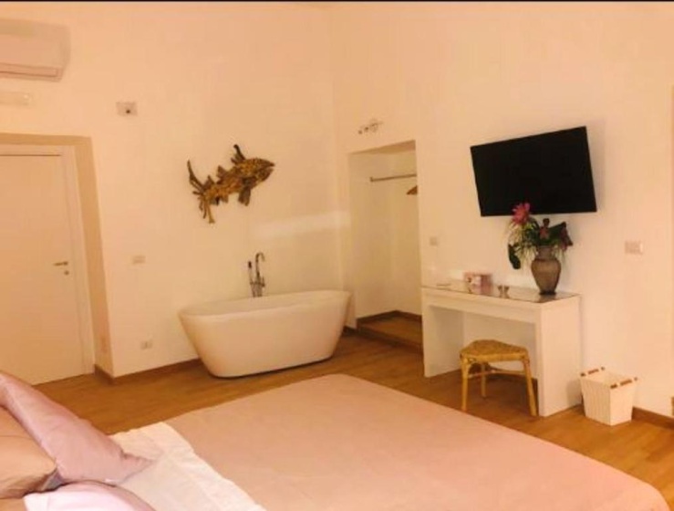 5 bedrooms appartement at Napoli 500 m away from the beach with sea view and wifi — комфортный отель в Неаполе