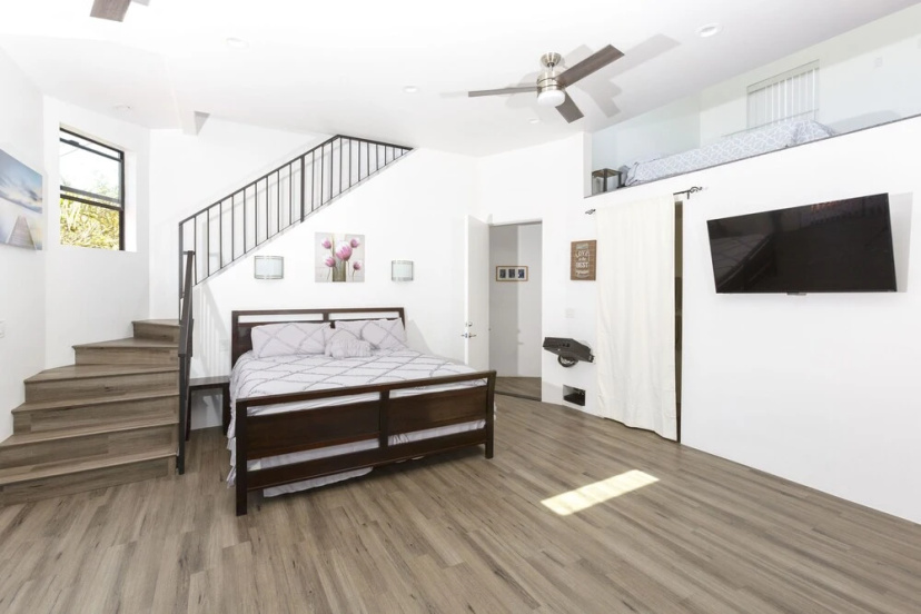 Modern Loft Rooftop Deck Venice Beach Studio Bedroom Apts by RedAwning — забронировать отель в Лос-Анджелесе