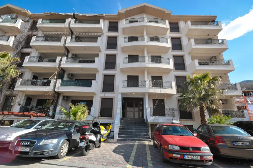 Apartments Maini — отель с удобным расположением в Будва