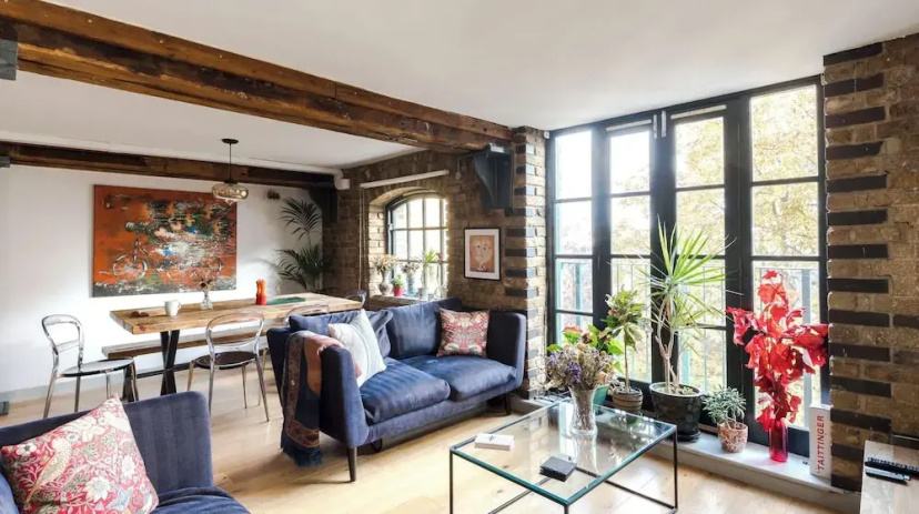 Stunning 2-bed Converted Warehouse - Sleeps 4 — забронировать отель в Лондоне